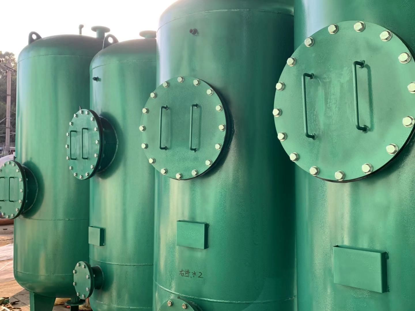 組合式一體化凈水設備準備裝車發往工地 組合式一體化凈水設備準備裝車發往工地